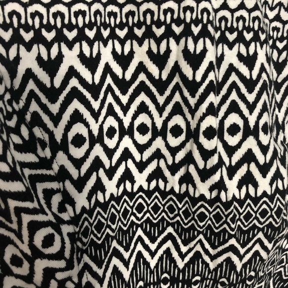 3/$25 Weavers Printed Cropped Tank - Picture 4 of 4